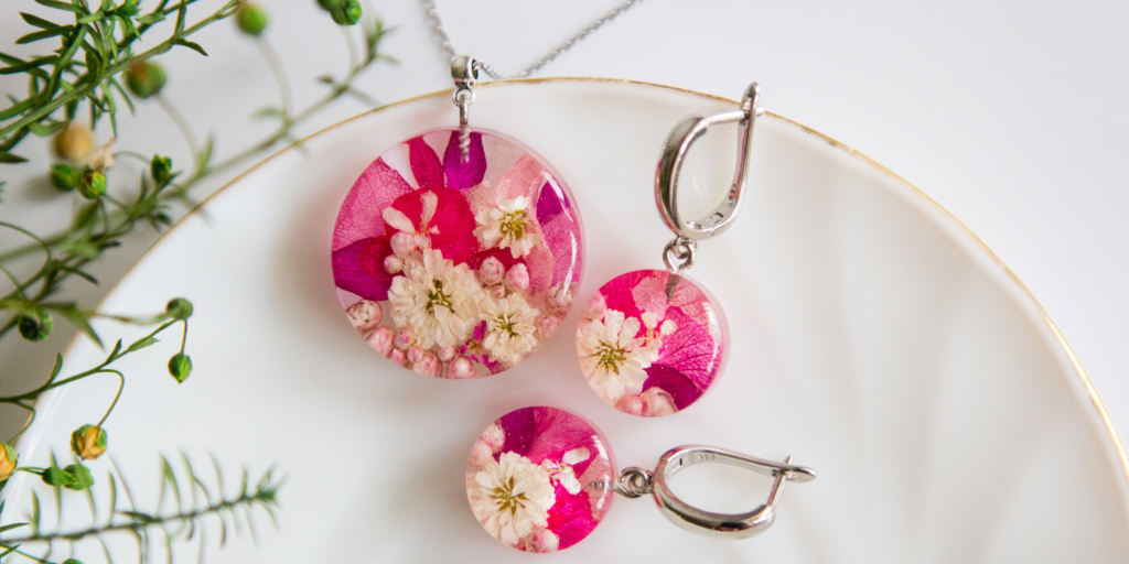 Resin jewelry fashion trends for 2026
