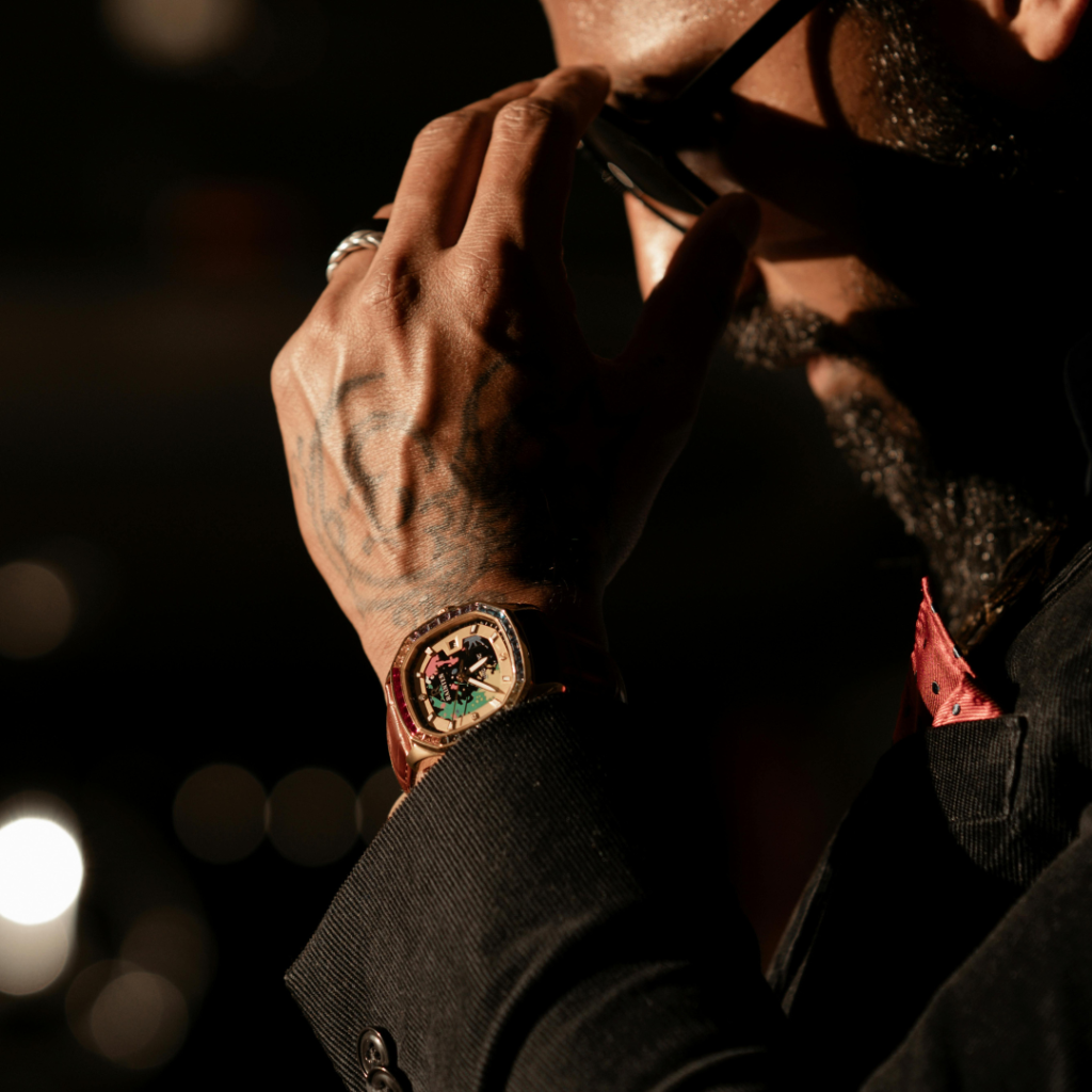 Small Watch Dials Create Elegant Style